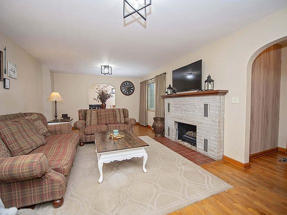 4th image of 1635 E Elm Street