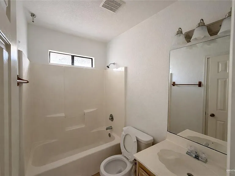 607 Gastel Cir #F — Photo 11