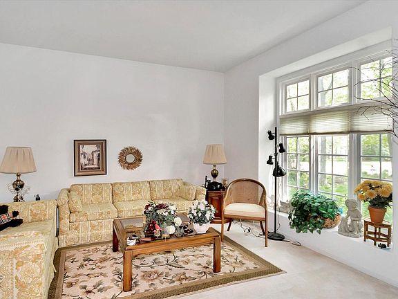 5th image of 401 Ashley Dr