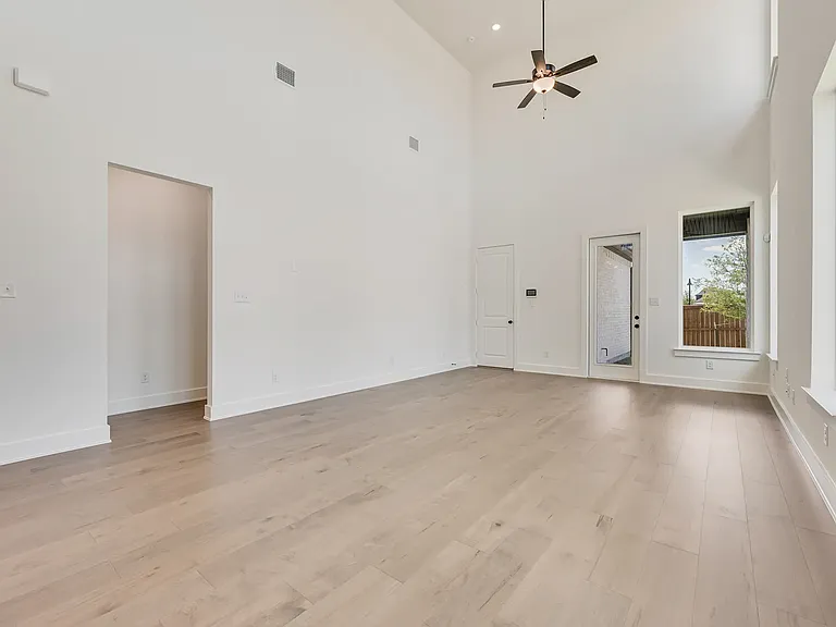 1532 Sandhill Ln — Photo 7