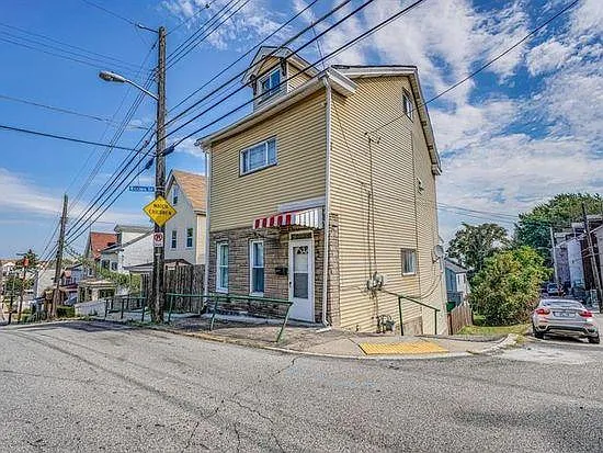 1421 Eleanor St photo 1