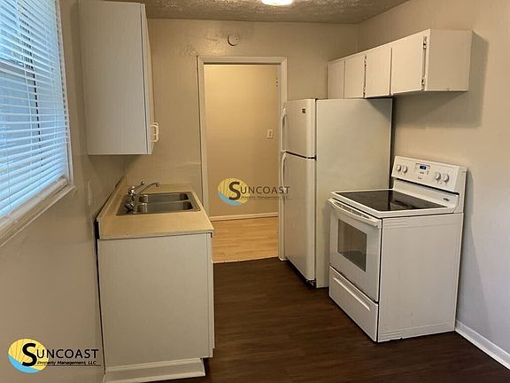 5th image of 2110 Woodside St