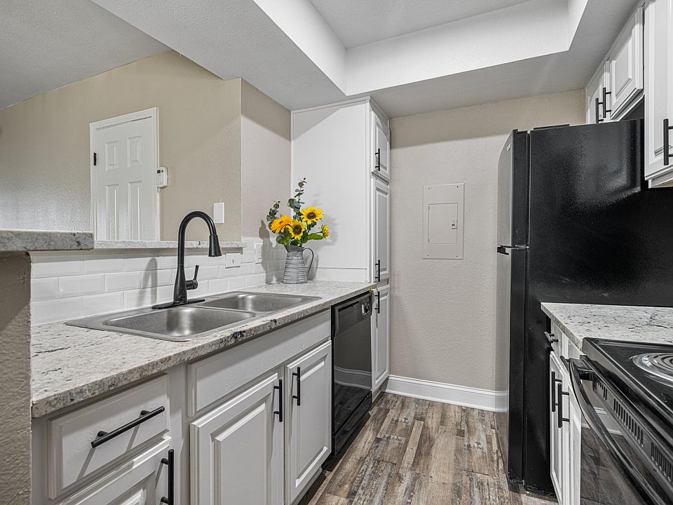 1st image of 148 Valley View Dr #1