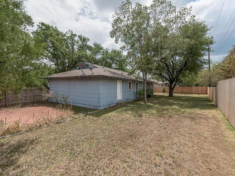 708 Broadmoor Dr — Photo 13