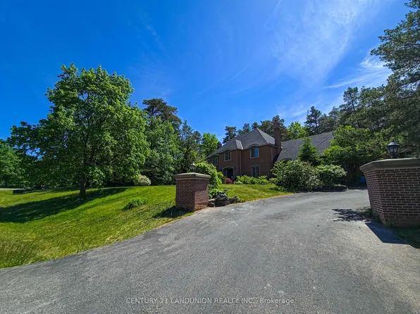 2 Heron Trl, Whitchurch Stouffville, ON L4A 2L4