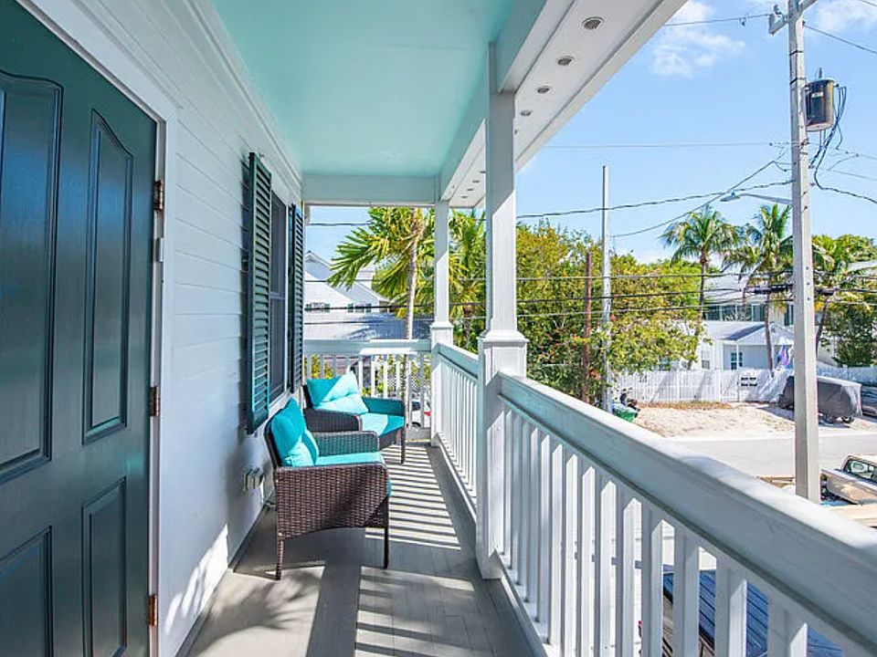 Private Porch with Seating