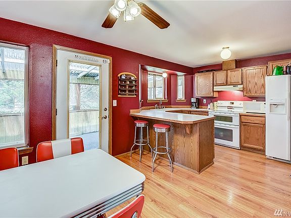 5th image of 5613 205th Street Ct E