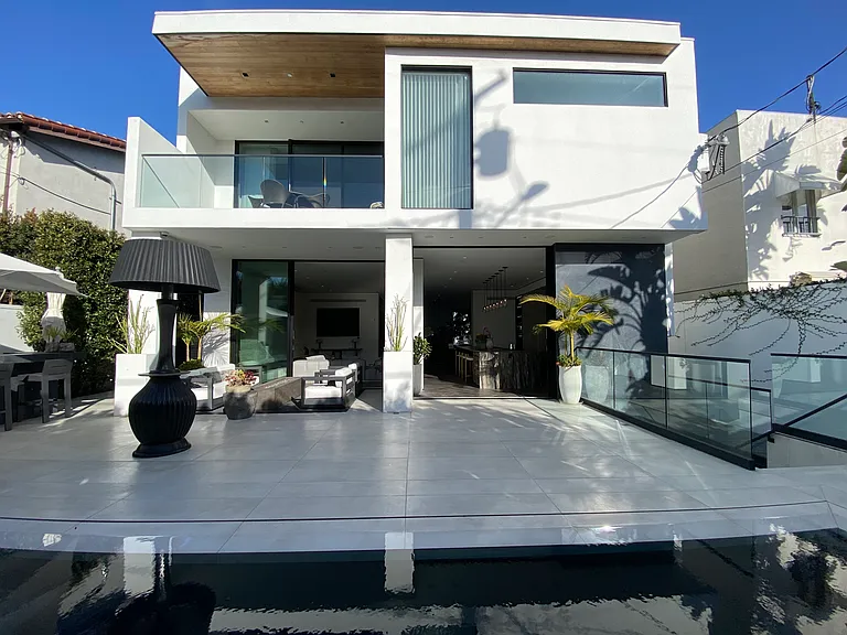 213 S La Peer Dr — Photo 61