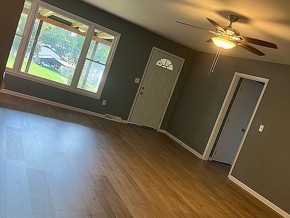 3rd image of 515 Aqua Vista Dr