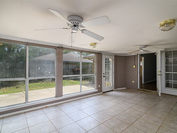 4th image of 212 Mill Creek Ln