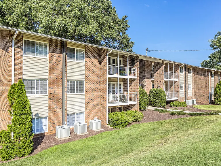 Grand Arbor Reserve Apartment Homes — Photo 27