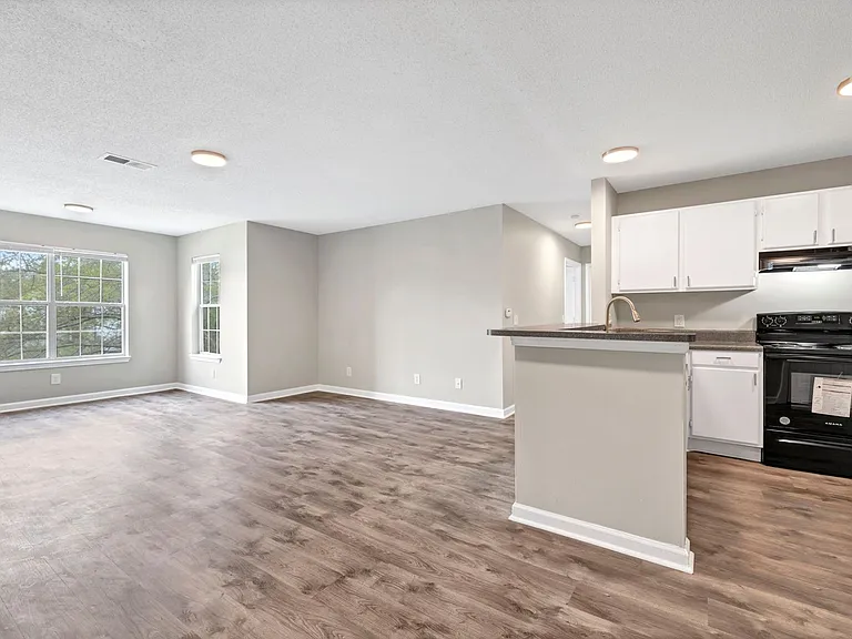 Elm Creek Apartments — Photo 36