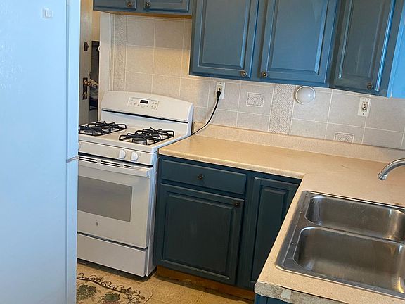 5th image of 3656 E 153rd St