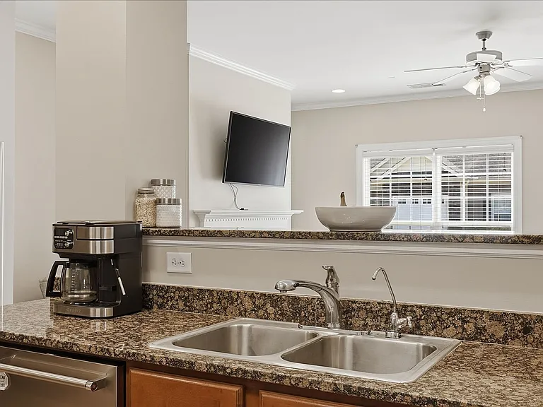211 Louisville Dr — Photo 13