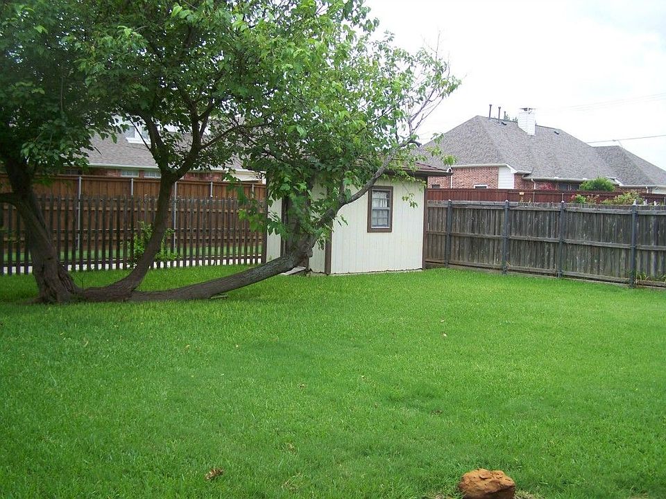 2nd image of 2109 Bunker Hill Cir