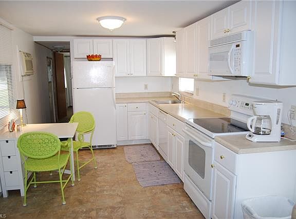 4th image of 20641 Garden Dr