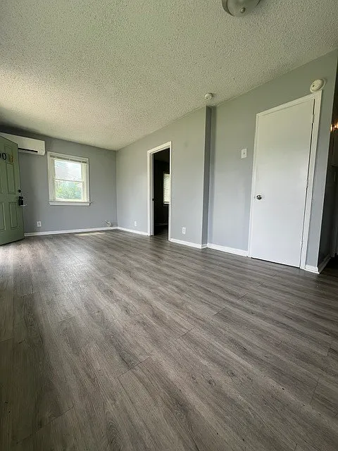 3100 Azalea Drive - B — Photo 4