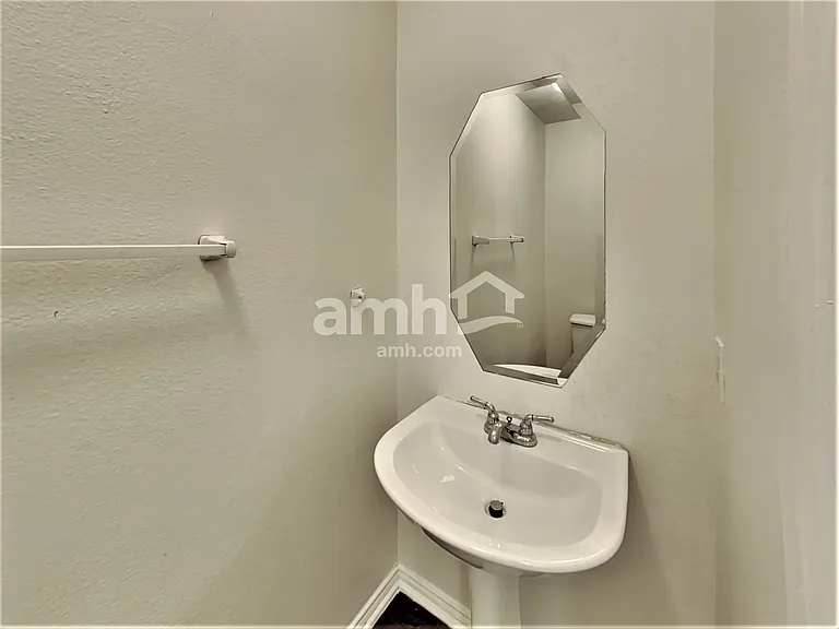 3933 Evergreen Ct — Photo 9