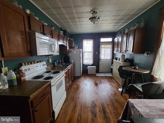 3rd image of 1730 W Norwegian St