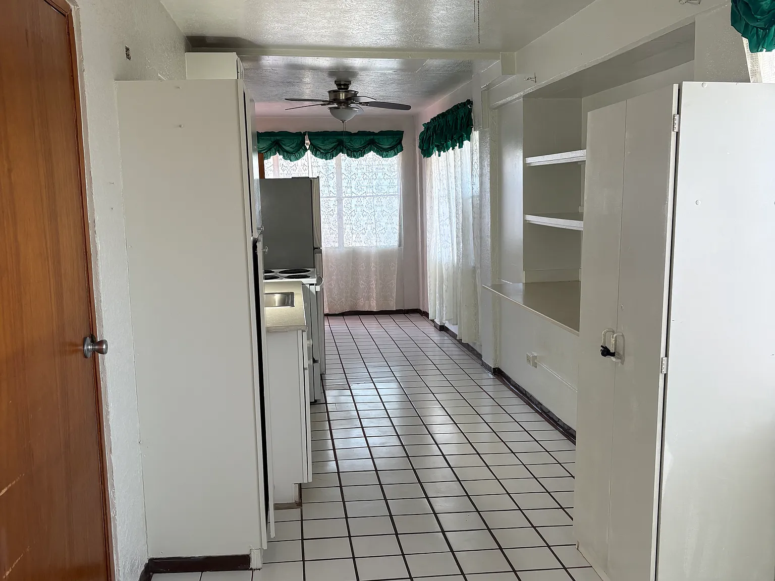 2 bed, 720 sqft, $2,100 — Photo 2