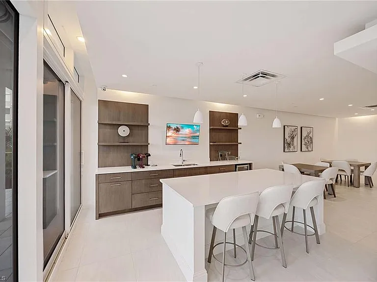 3443 Gulf Shore Blvd N #808 — Photo 32