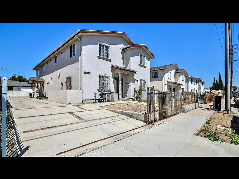 10465 S Hoover St — Photo 1