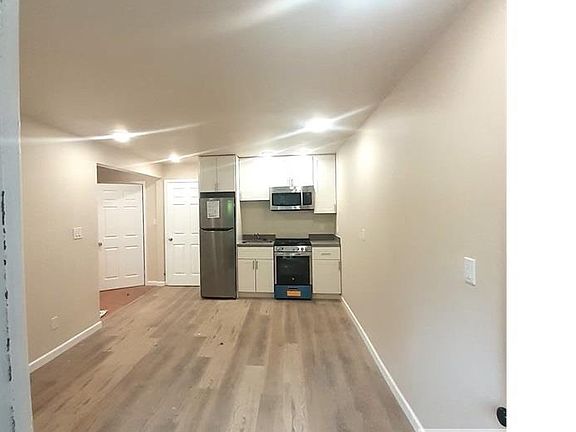4th image of 1003 Hollister Ave #A