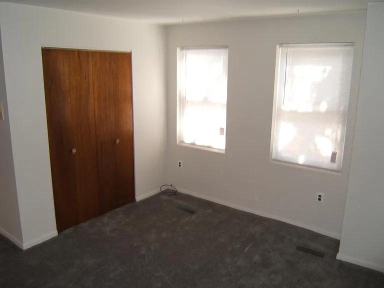 343 Queen St #A — Photo 11