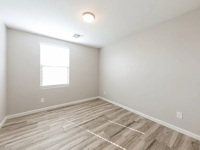 27424 N 54th Ln — Photo 14