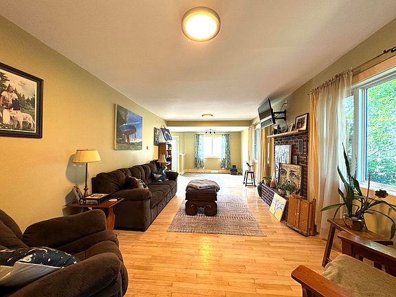2nd image of 204 Leroy St