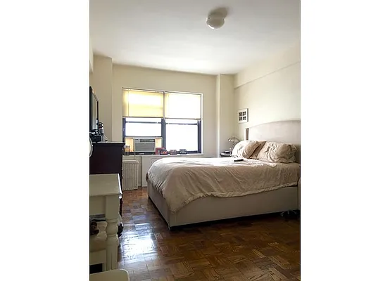 Rented by Warburg | media 8