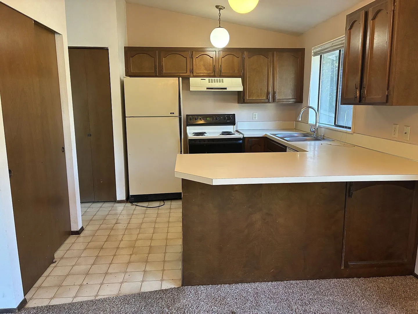 Large 3 Bedroom home with 1,812 square feet! — Photo 3