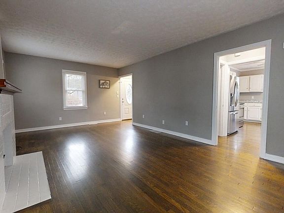 5th image of 3029 N Hill Rd