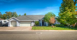 2nd image of 3381 Kentwood Dr