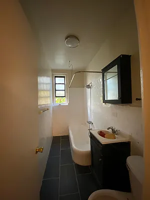 Rented by Lang Realty LLC | media 15