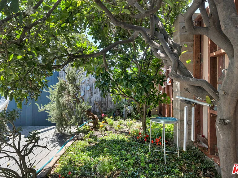 24528 Malibu Rd — Photo 9