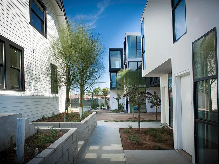 3045-3057 Broadway — Photo 8