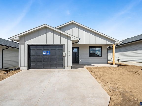3rd image of 1608 N Tina Dr