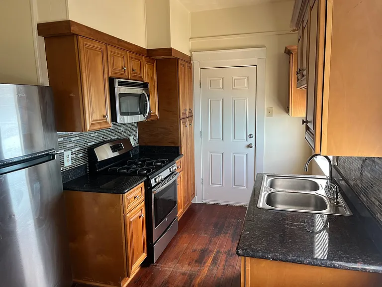 815.5 Roosevelt Pl — Photo 7