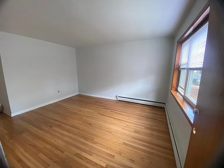 613 Jackson Ave — Photo 2