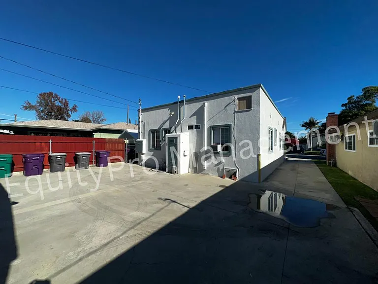 5583 California Ave — Photo 6