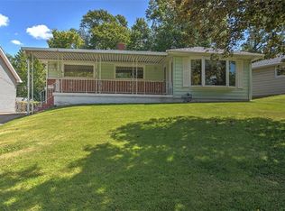 11 3rd Dr, Decatur, IL 62521