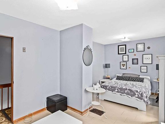4th image of 975 Ossington Ave