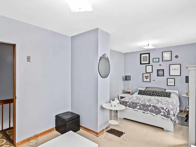 975 Ossington Ave — Photo 3