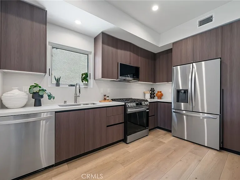 150 S Oak Knoll Ave #103 — Photo 7