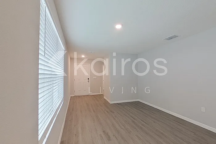 3 bed, 2.0 bath, 1453 sqft, $2,045 — Photo 4