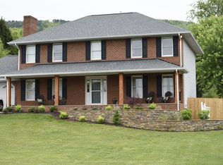 220 McIntosh Rd, Roanoke, VA 24019