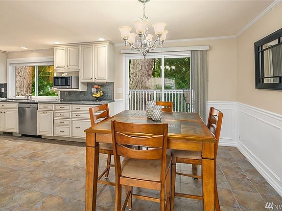 Eating space off kitchen area.