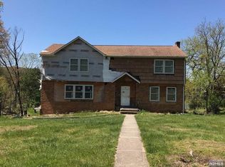 21 Columbia Ct, North Haledon, NJ 07508