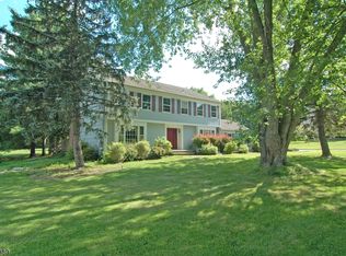 25 Andover Dr, Neshanic Station, NJ 08853